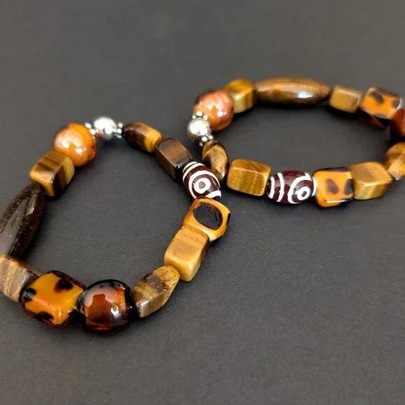 Pair of glass, bead and tiger's eye beaded stretch bracelets - Picture 9 of 12